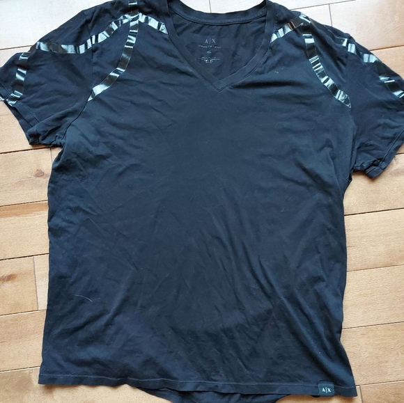 Armani v neck tshirt with pattern accent - Picture 9 of 12